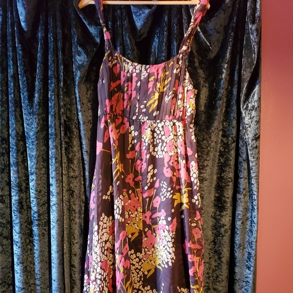 Flowy plum floral pleated Neva strappy empire waist dress - Picture 7 of 7